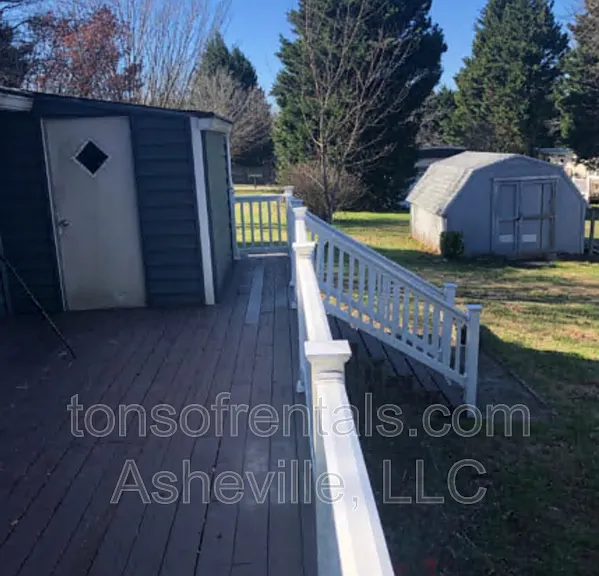 1051 Upward Rd — Photo 14