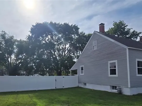 923 S High St, Belleville, IL 62220