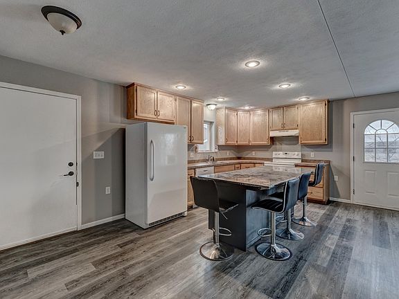 4th image of 636 Shuttle Ct