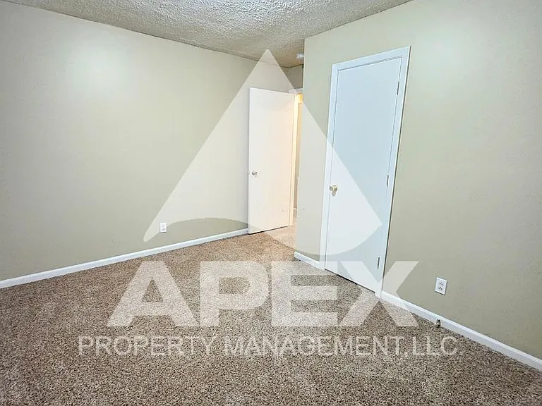220 Ogle Avenue — Photo 10