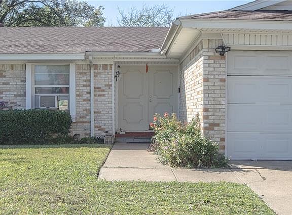 3rd image of 105 S Bernice Dr