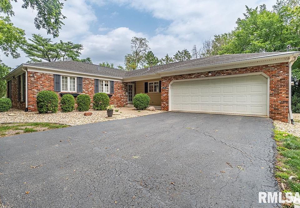 1st image of 306 E Oak Park Dr