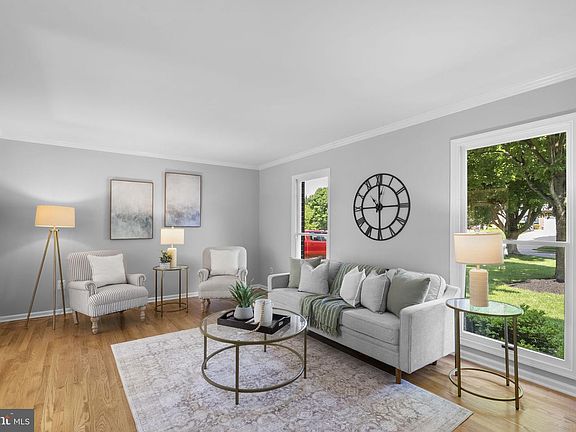 2nd image of 3131 Kings Ct