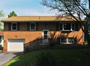 30 E Summit Dr, Stevens, PA