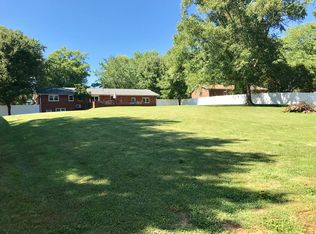 1102 N Summit Dr, Vincennes, IN 47591