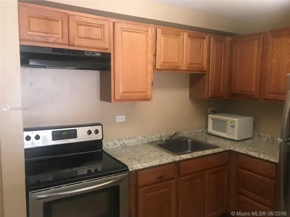 7080 NW 179th St APT 103, Hialeah, FL 33015