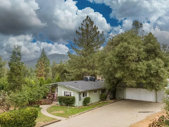 49529 Jeffrey Way, Oakhurst, CA 93644