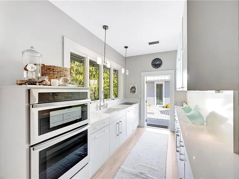 1375 Gordon Dr — Photo 13