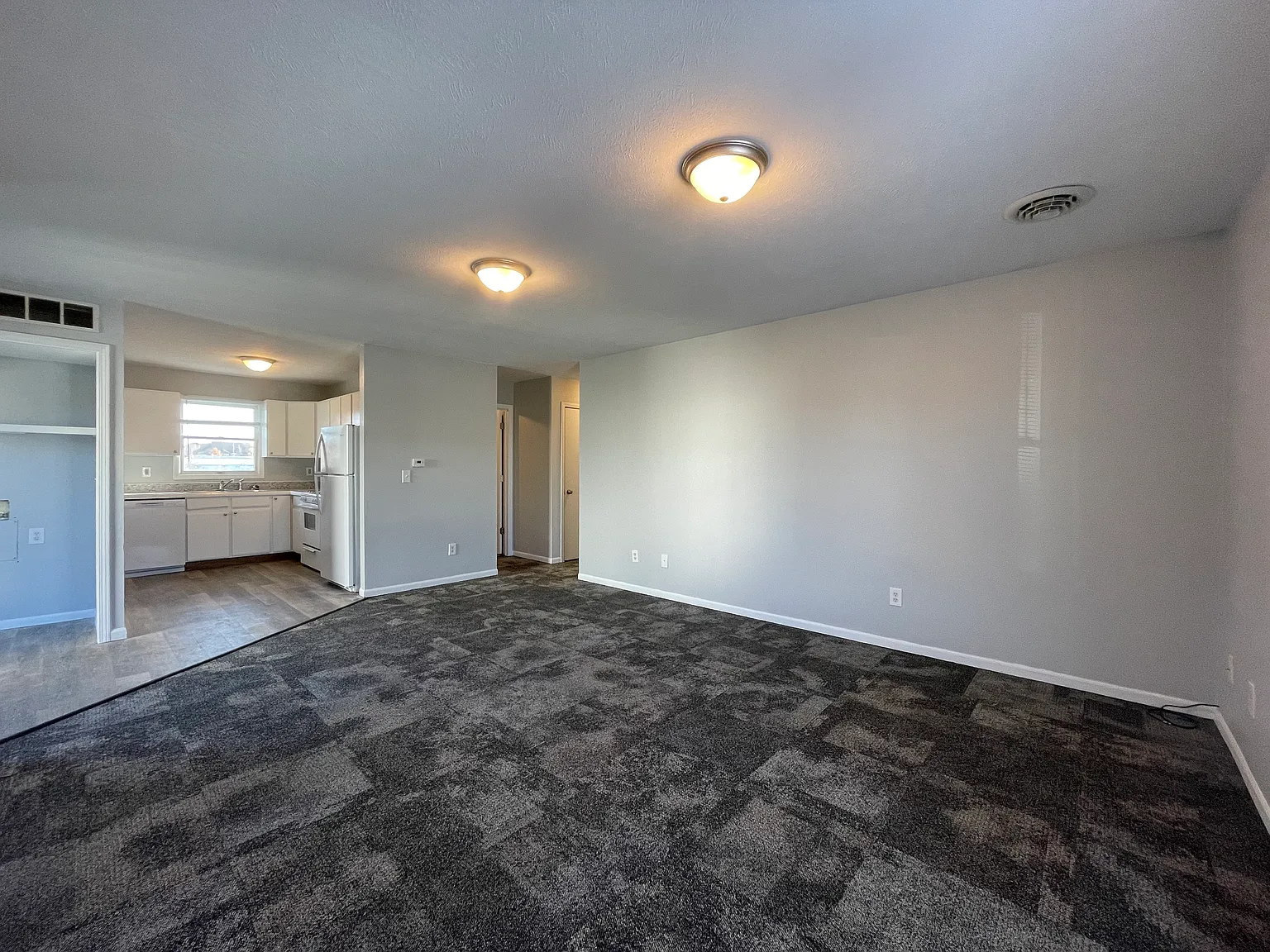 Stone Dr. 302 — Photo 2
