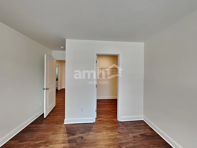 889 Carnaby Ln — Photo 25