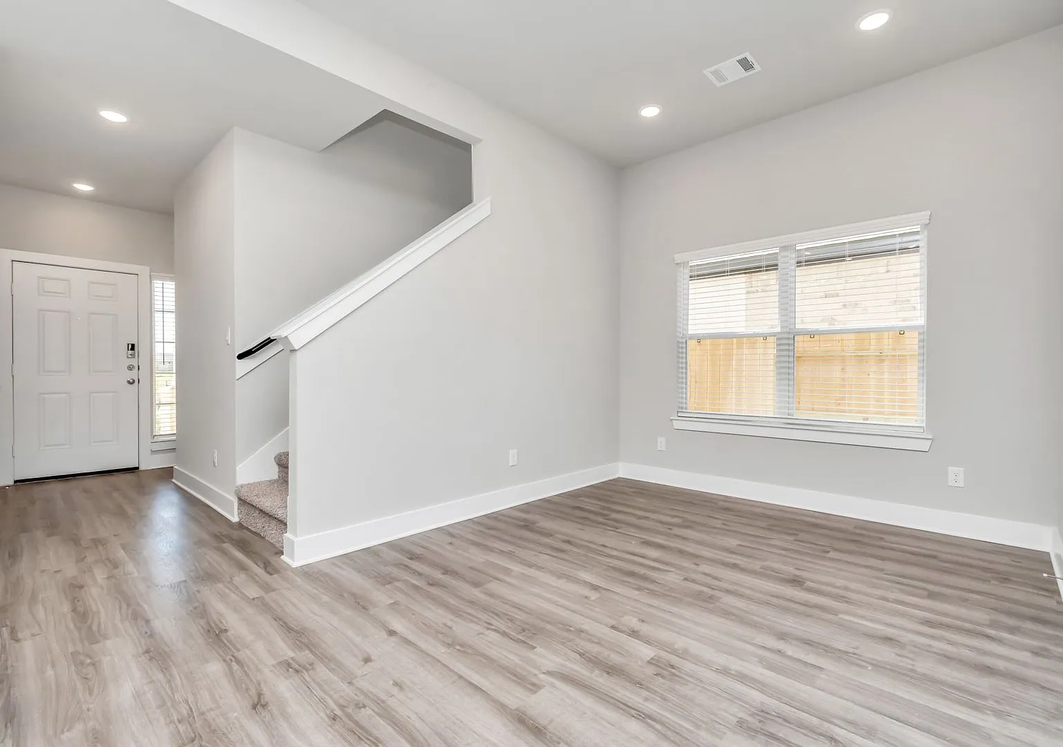 Welcome to the Cypress Smart Style, Contemporary Comfort. — Photo 4