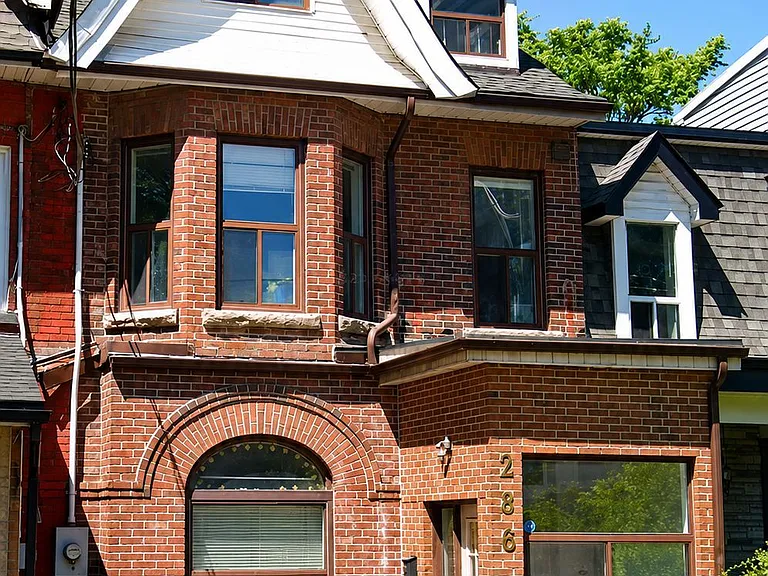 286 Robert St — Photo 1