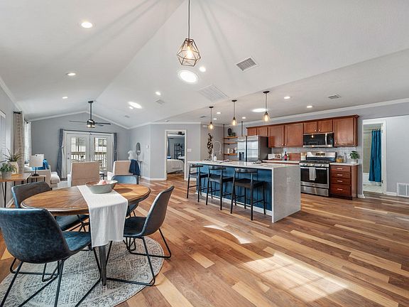 4th image of 2001 E 8th St