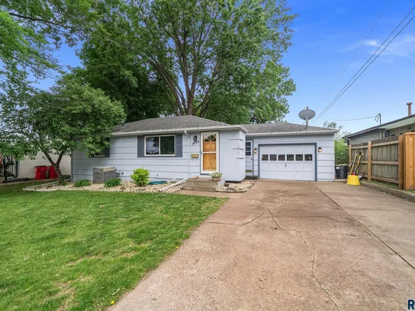 1605 E 32nd St, Sioux Falls, SD 57105