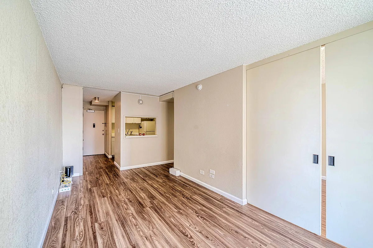Building Photo - 1617 Kapiolani Blvd #1003