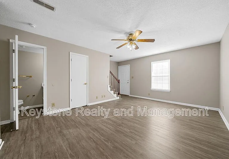 3280 Tower Dr #C — Photo 4