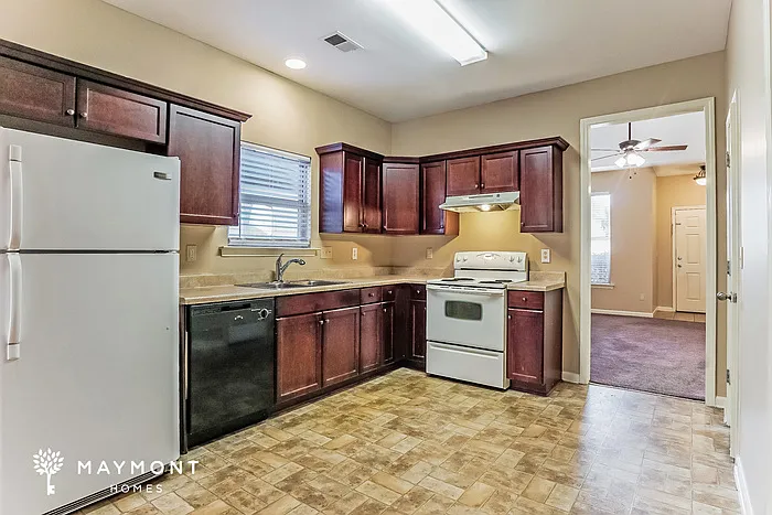 1120 Washington Dr — Photo 5