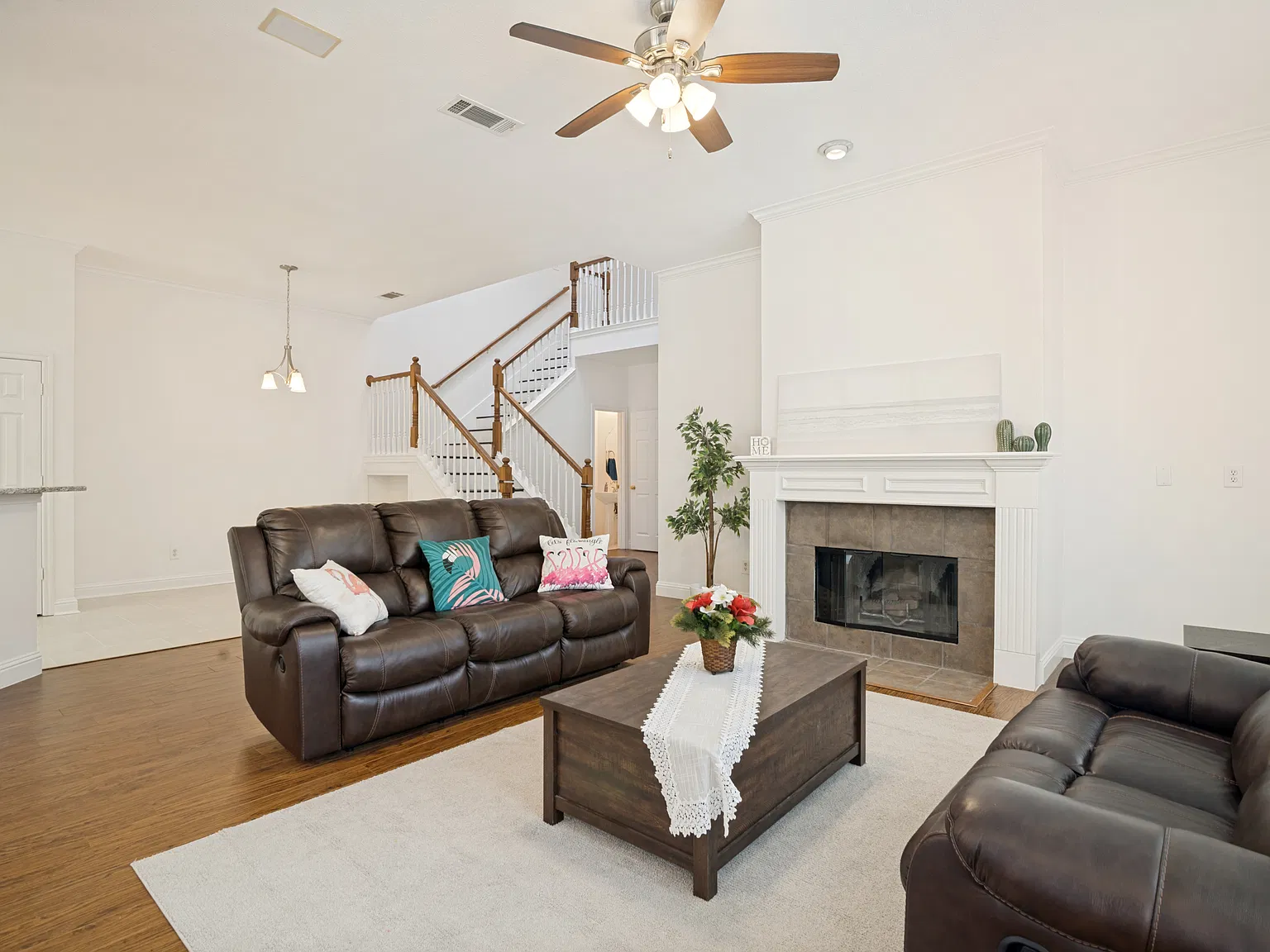 3 bed, 1924 sqft, $2,500 — Photo 4