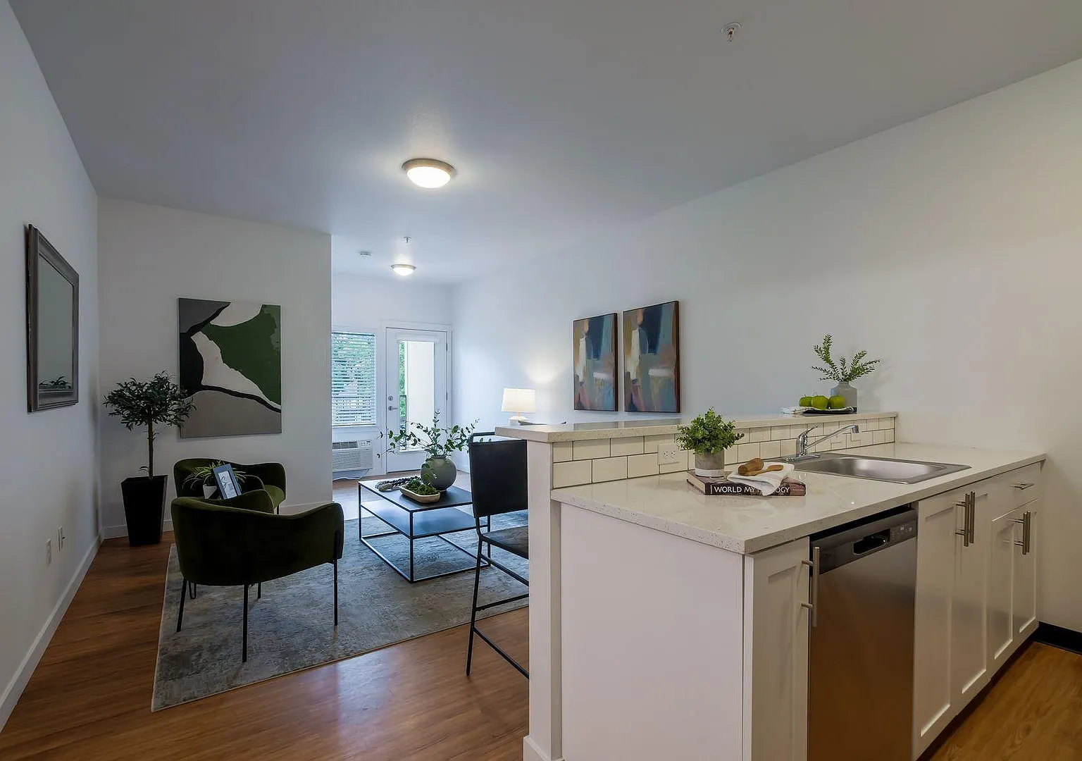 7550 N Lombard St — Photo 2