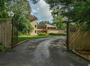 584 N Country Rd, Saint James, NY 11780