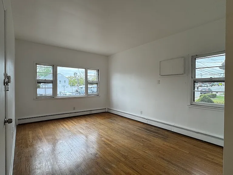 322 Franklin Ave #1 — Photo 4