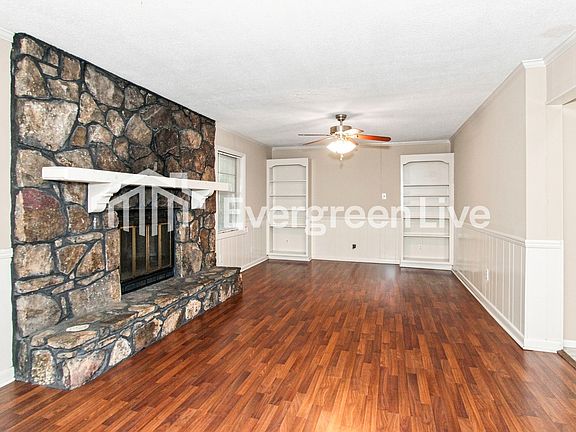 2nd image of 913 Sharp Dr