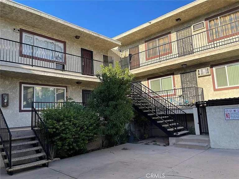 8800 Cedros Ave #111 — Photo 35