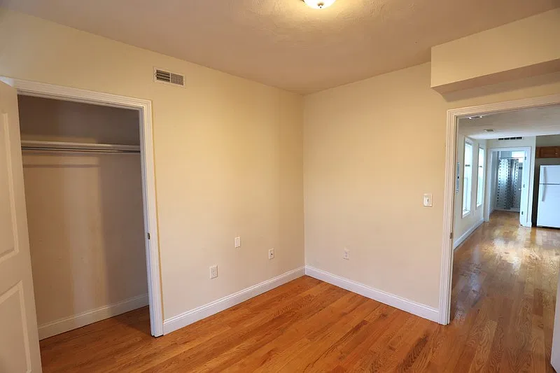 6 bed, 2.0 bath, 1776 sqft, $3,425 — Photo 2