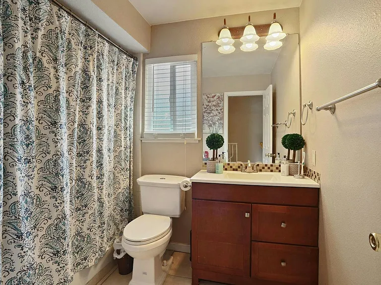 10400 Skynyrd Way — Photo 19
