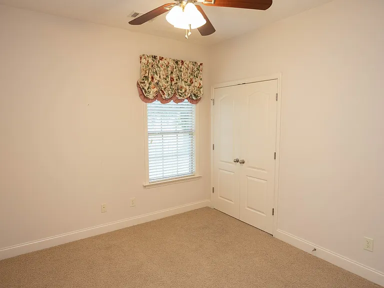 106 Sweet Meadow Ct — Photo 23