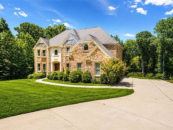 2nd image of 209 Kingscastle Dr