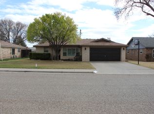 1304 9th St, Shallowater, TX 79363