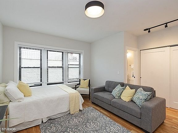 2nd image of 4236 N Kenmore Ave #203