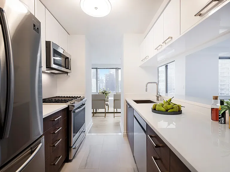 240 E 86th St #21I — Photo 10