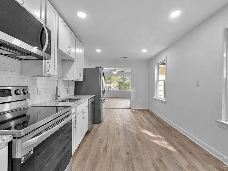 723 Lakewood Rd — Photo 2