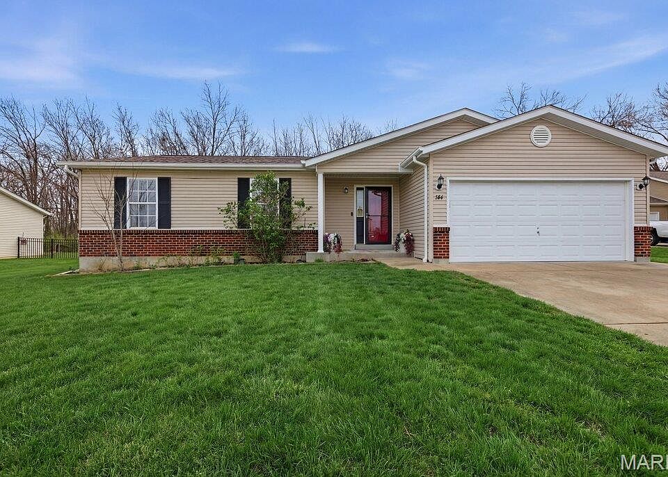 1st image of 394 Parkway Dr