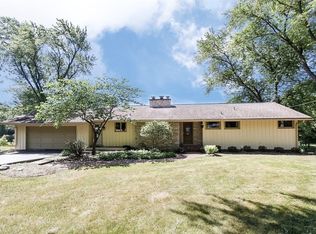 281 W Lake Shore Dr, Tower Lakes, IL 60010