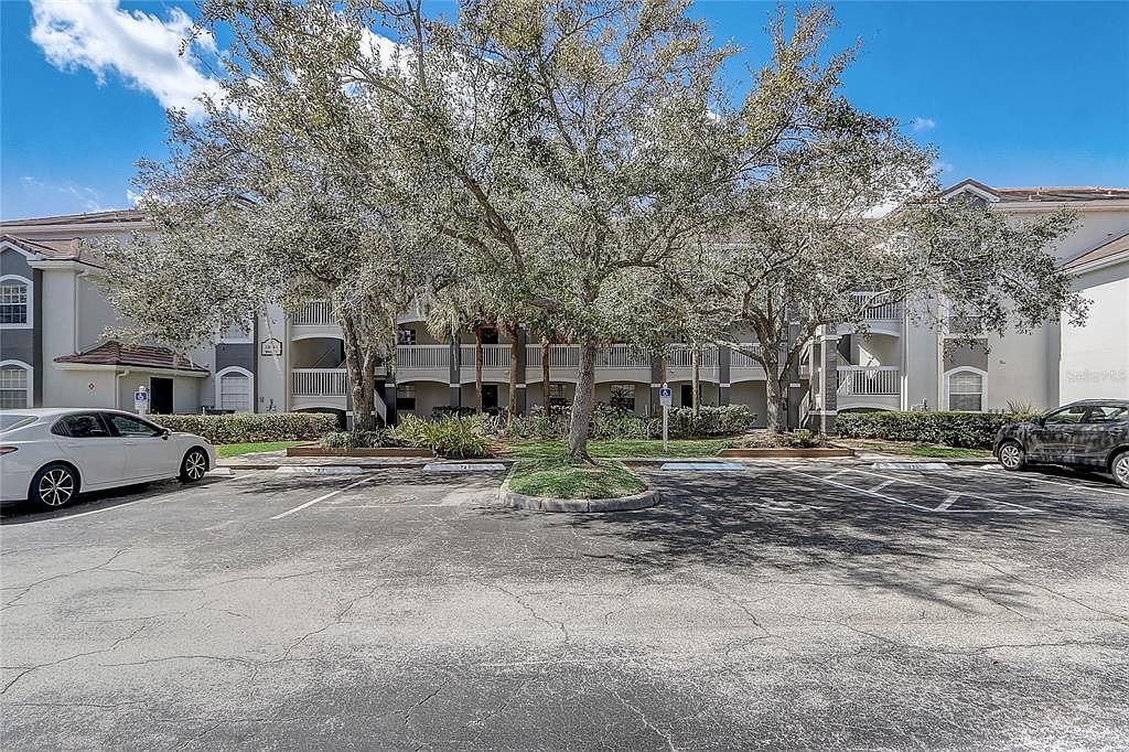 13941 Fairway Island Dr APT 723