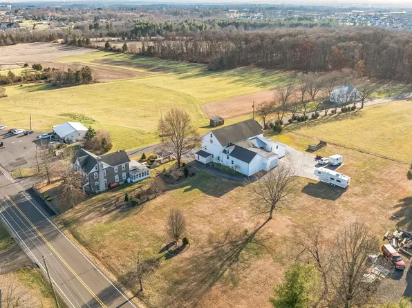 411 Swamp Pike, Schwenksville, PA 19473