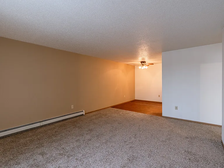 Fargo, ND Country Edge Apartments | Living