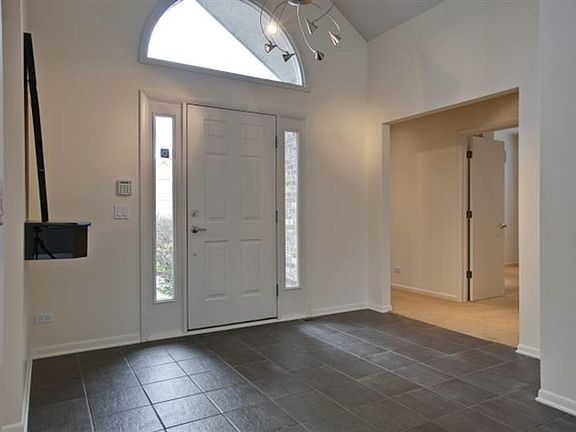 3rd image of 2542 Campden Ln