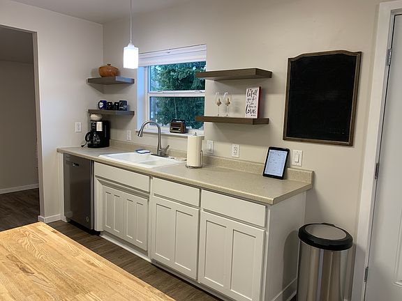 4th image of 5473 Rogue River Hwy #A