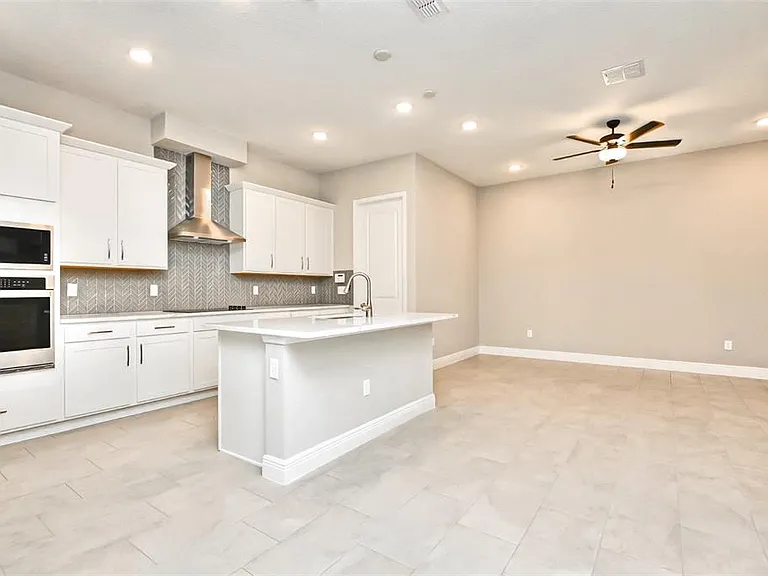 2941 Voyager Ave — Photo 3