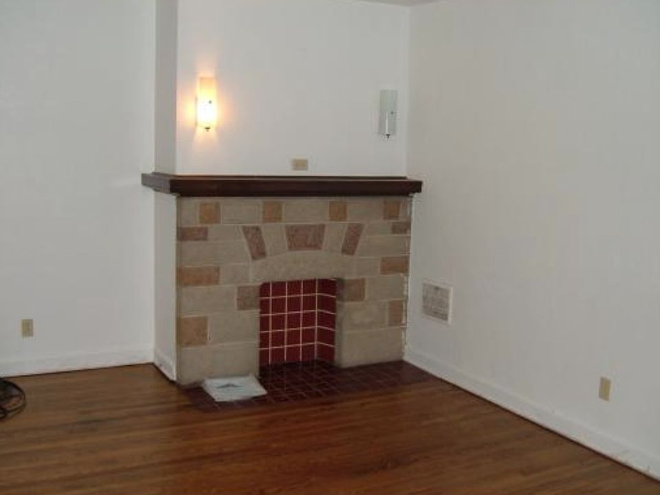 2nd image of 225 Rothman St