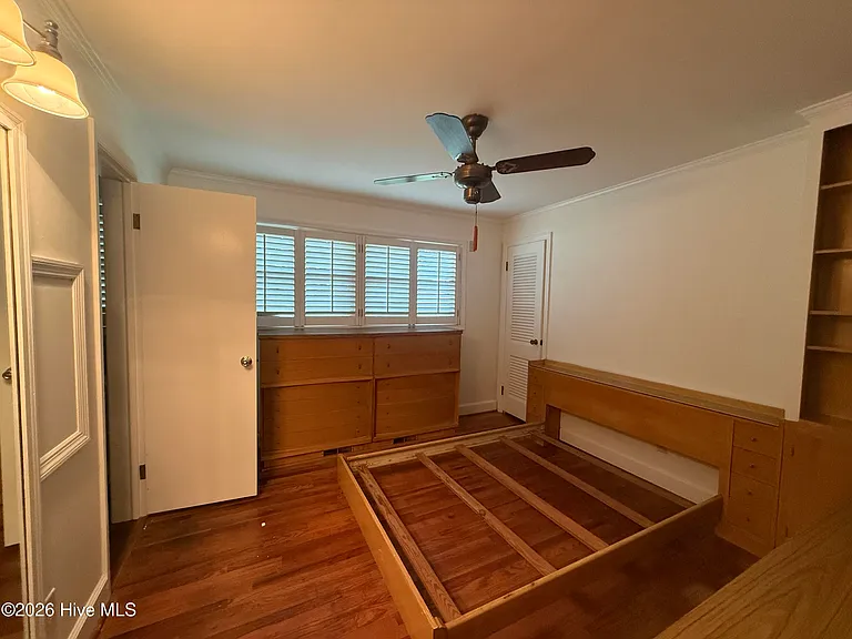 301 Graham St — Photo 5