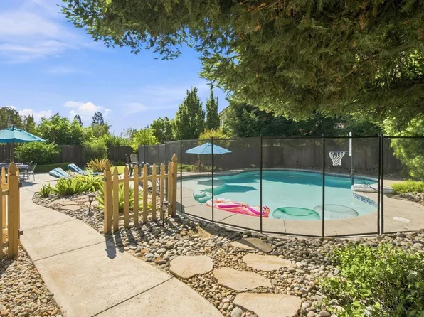 1092 Heartland Dr, Manteca, CA 95337