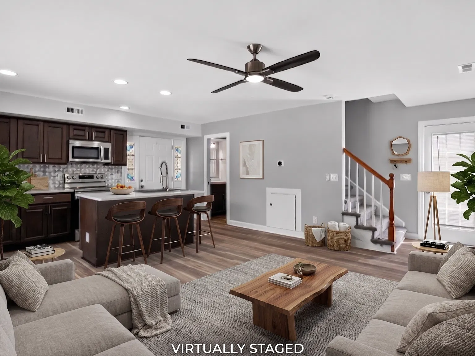 501 Thornloe Ln — Photo 2