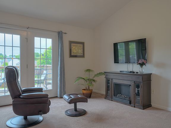4th image of 10 Camellia Ln NW