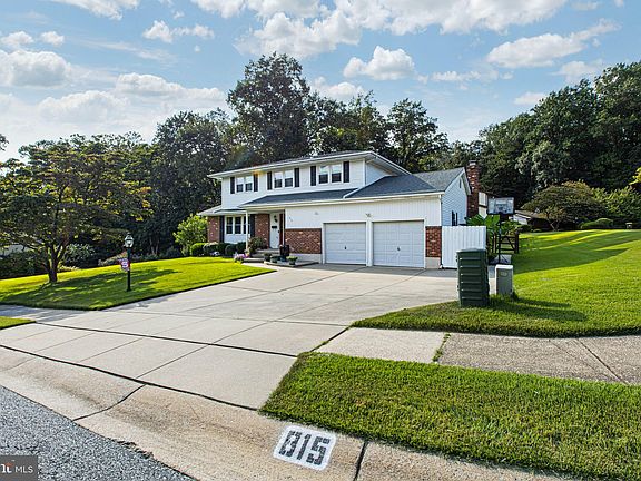 2nd image of 815 N Country Club Dr