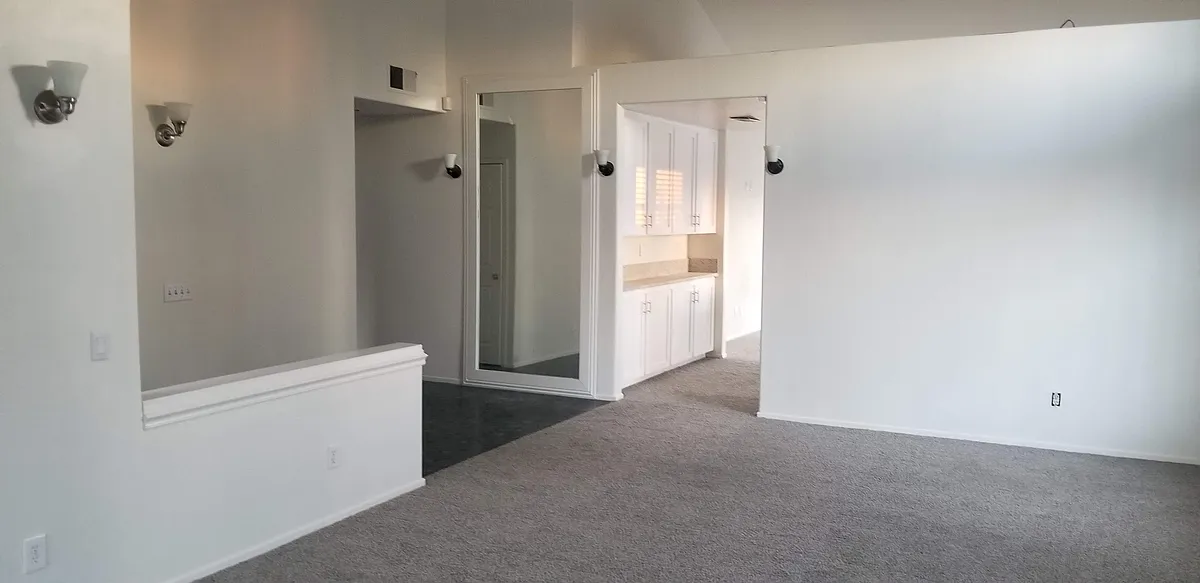 Living room entry - 1800 Port Renwick